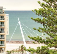 Beachside luxury  comfort ocean views in Glenelg - New Castle Holiday