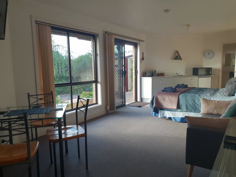 Barossa Valley Studio - New Castle Holiday 13