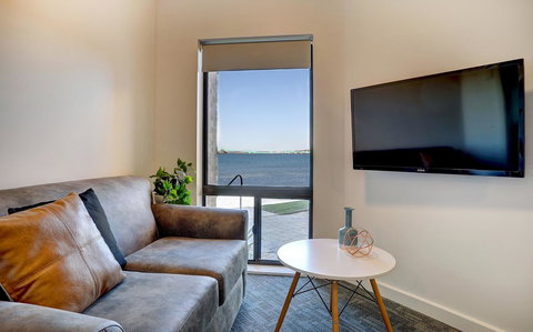 Limani Motel - New Castle Holiday 6