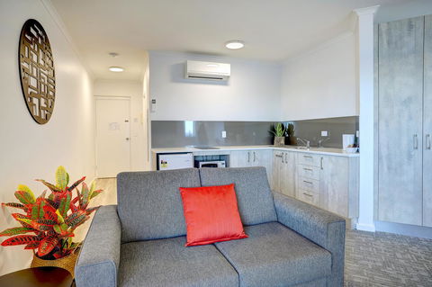 Limani Motel - New Castle Holiday 14