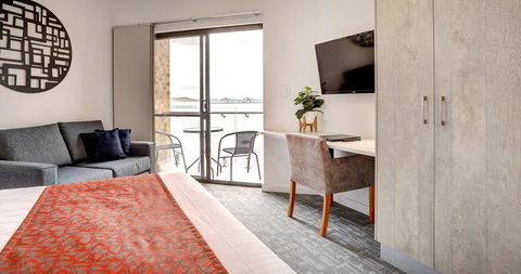 Limani Motel - New Castle Holiday 24