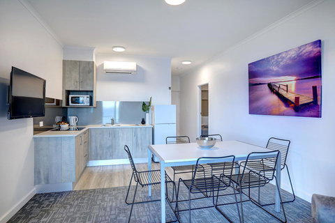 Limani Motel - New Castle Holiday 10