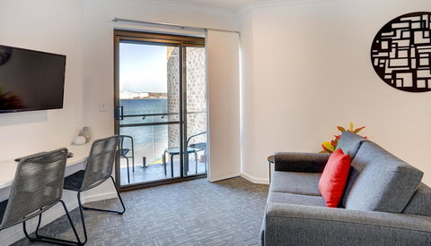 Limani Motel - New Castle Holiday 15