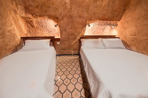 The Underground Motel - New Castle Holiday 6