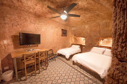 The Underground Motel - New Castle Holiday 8