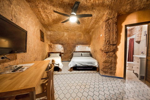 The Underground Motel - New Castle Holiday 9