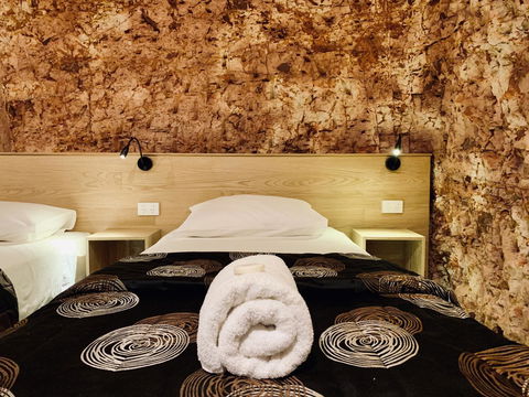 The Lookout Cave Underground Motel - New Castle Holiday 2