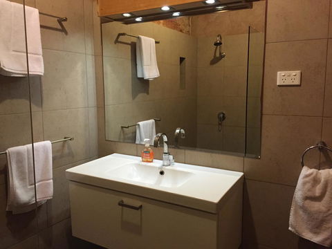 The Lookout Cave Underground Motel - New Castle Holiday 30