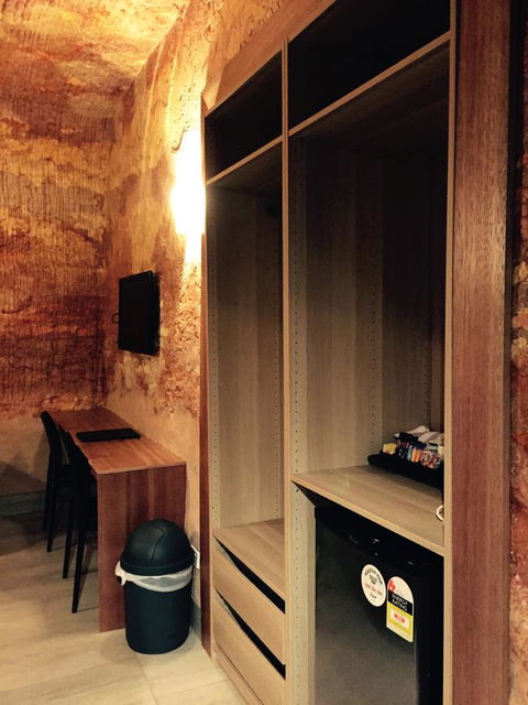 The Lookout Cave Underground Motel - New Castle Holiday 36