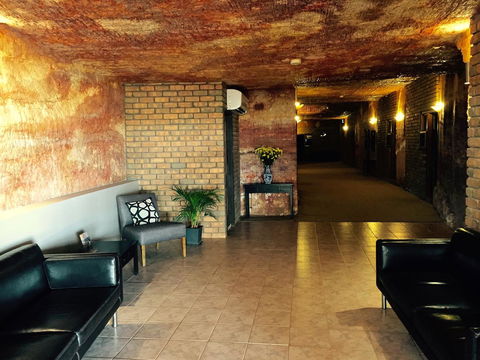 The Lookout Cave Underground Motel - New Castle Holiday 18