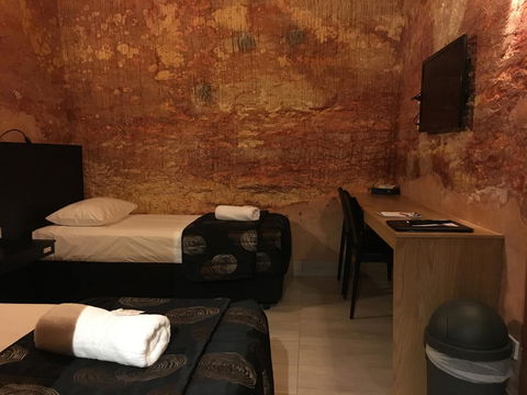 The Lookout Cave Underground Motel - New Castle Holiday 12