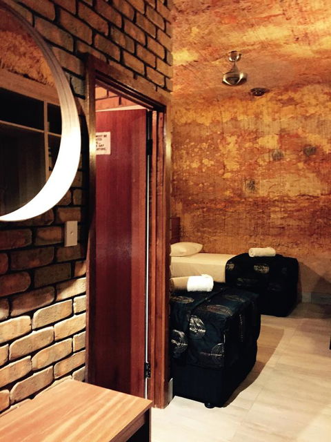 The Lookout Cave Underground Motel - New Castle Holiday 37