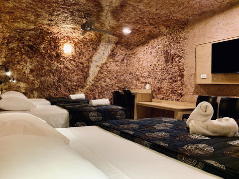 The Lookout Cave Underground Motel - New Castle Holiday 5