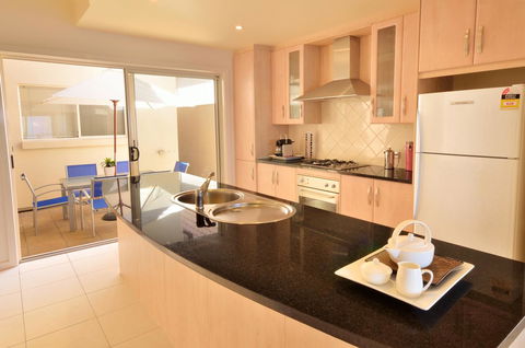 Adelaide Luxury Beach House - New Castle Holiday 26