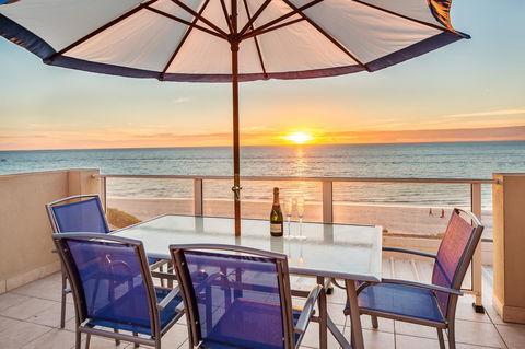 Adelaide Luxury Beach House - New Castle Holiday 9