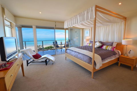 Adelaide Luxury Beach House - New Castle Holiday 2