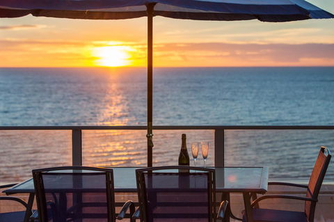 Adelaide Luxury Beach House - New Castle Holiday 7