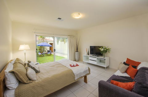 Adelaide Luxury Beach House - New Castle Holiday 33