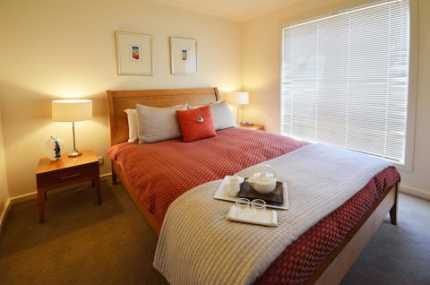 Adelaide Luxury Beach House - New Castle Holiday 34