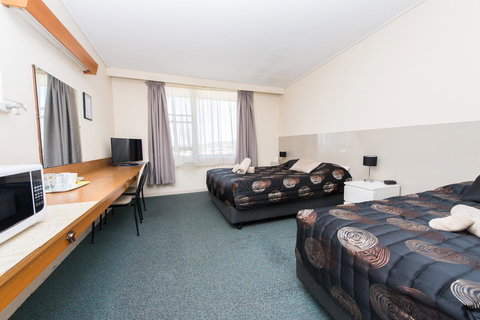 Blue Lake Motel - New Castle Holiday 12