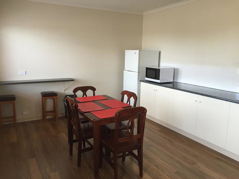 Blue Lake Motel - New Castle Holiday 26