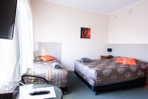 Blue Lake Motel - New Castle Holiday 16