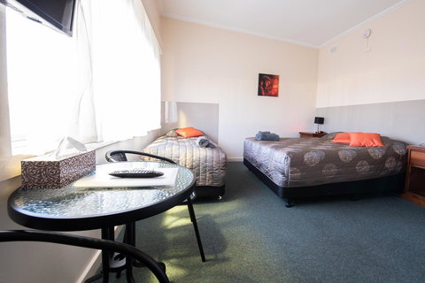 Blue Lake Motel - New Castle Holiday 15