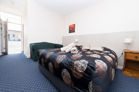 Blue Lake Motel - New Castle Holiday 13