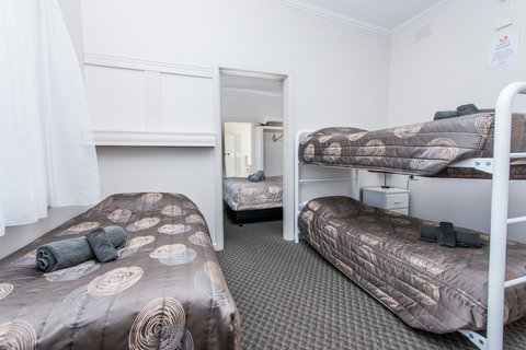 Blue Lake Motel - New Castle Holiday 8