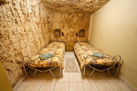 Radeka Downunder Underground Motel - New Castle Holiday 7