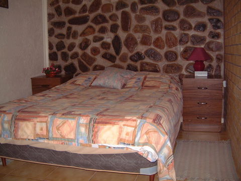 Radeka Downunder Underground Motel - New Castle Holiday 8