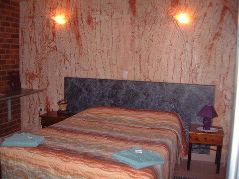 Radeka Downunder Underground Motel - New Castle Holiday 1