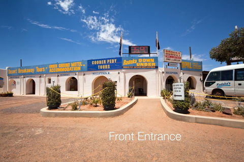 Radeka Downunder Underground Motel - New Castle Holiday 0