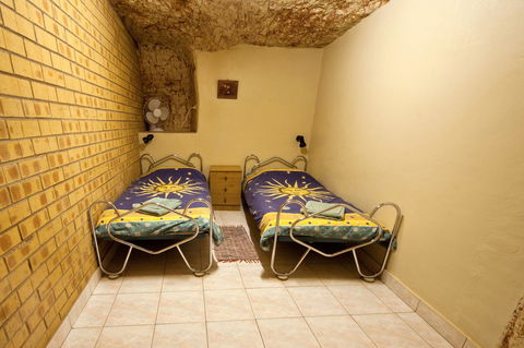 Radeka Downunder Underground Motel - New Castle Holiday 5