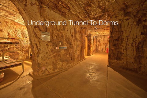 Radeka Downunder Underground Motel - New Castle Holiday 10
