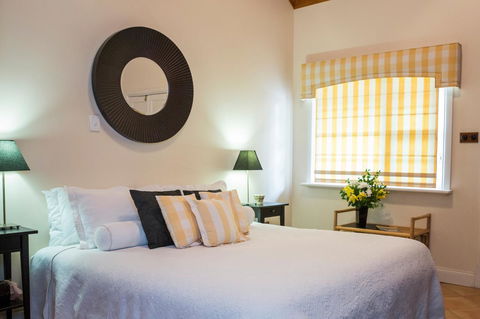 Clare Valley Heritage Retreat - New Castle Holiday 11