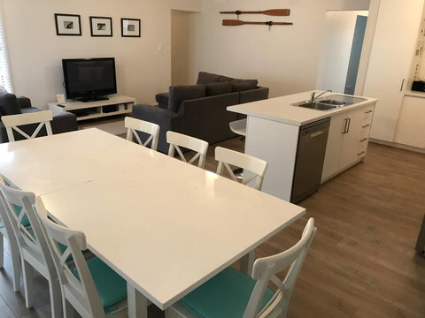 Moontana - New Castle Holiday 4