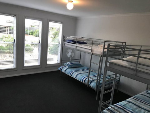 Moontana - New Castle Holiday 9