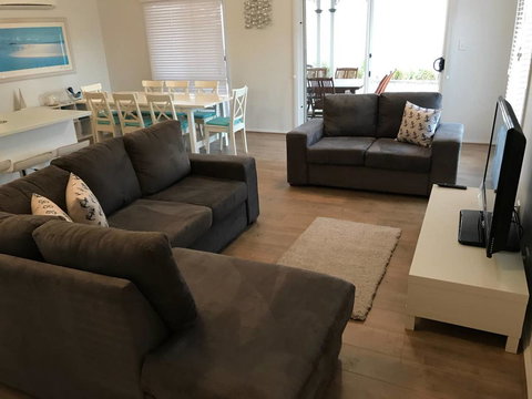 Moontana - New Castle Holiday 1