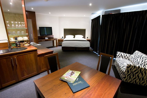 The Commodore - New Castle Holiday 10