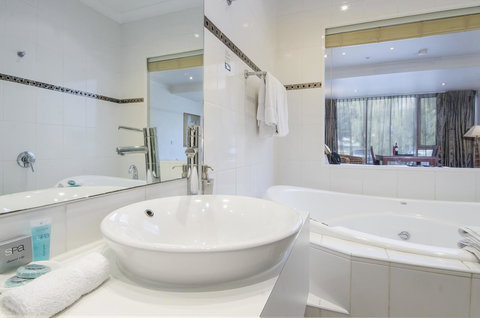 The Commodore - New Castle Holiday 43