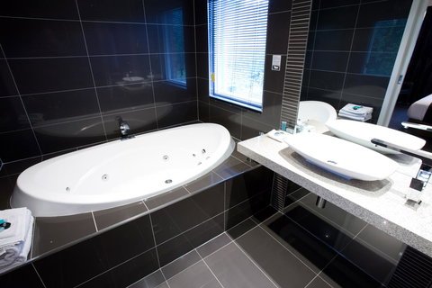 The Commodore - New Castle Holiday 30