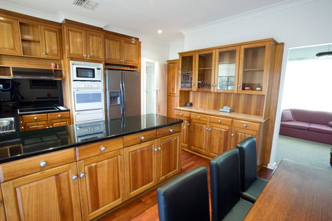 The Commodore - New Castle Holiday 21