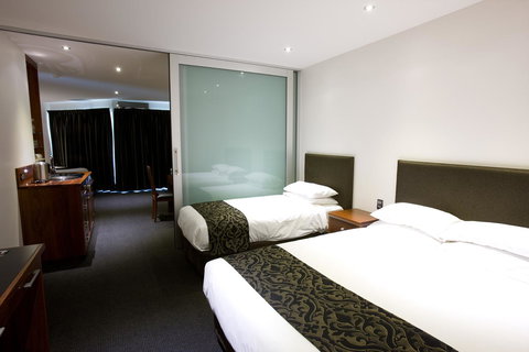 The Commodore - New Castle Holiday 9