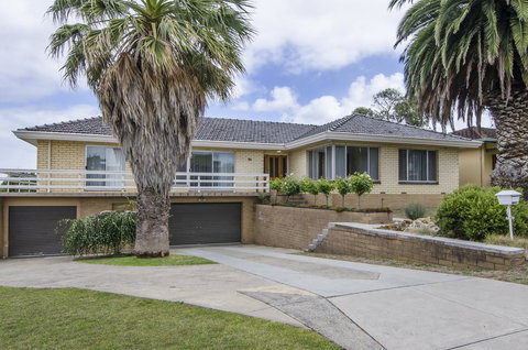 The Commodore - New Castle Holiday 19