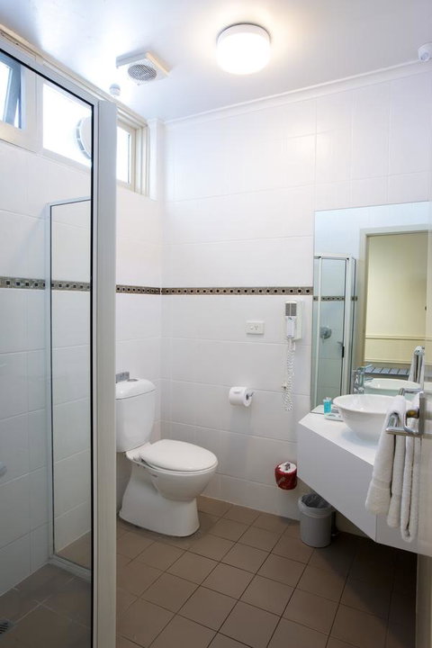 The Commodore - New Castle Holiday 28