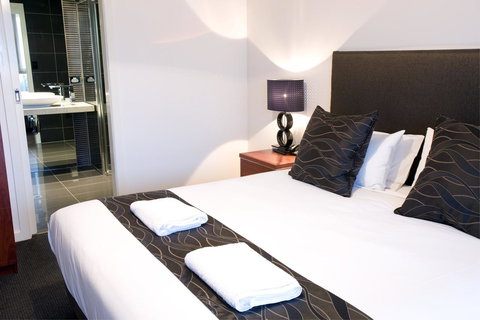 The Commodore - New Castle Holiday 29