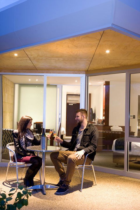 The Commodore - New Castle Holiday 8