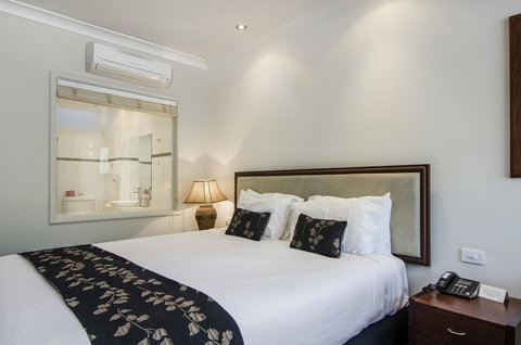 The Commodore - New Castle Holiday 6