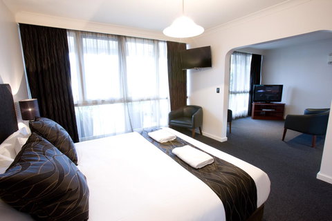 The Commodore - New Castle Holiday 33